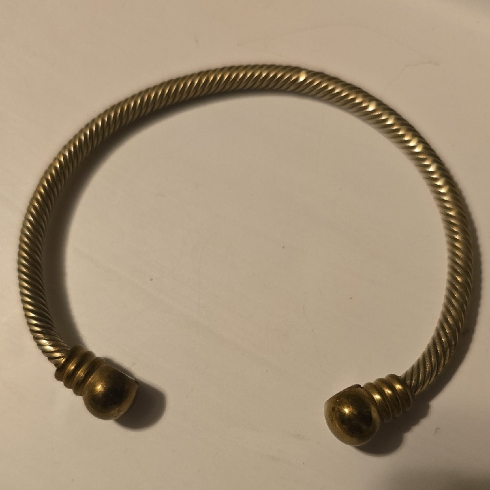 Twisted Gold-Toned Women's Bracelet - Picture 3 of 4